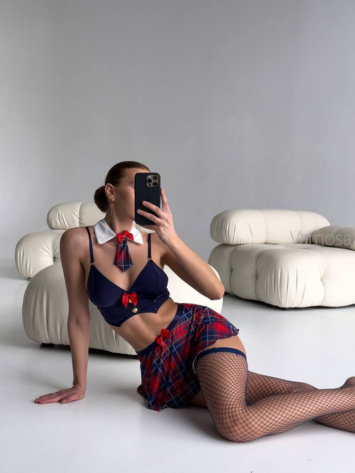 Varnosa 6859 Crimson Veil